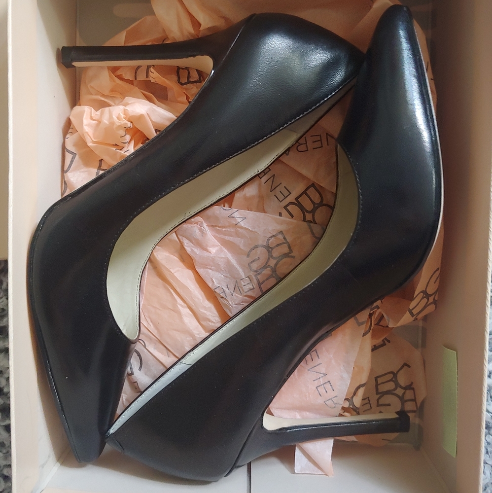 BCBGeneration Size 7.5 Black heels